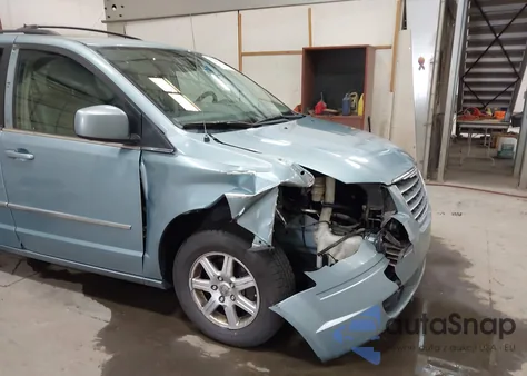 2010 Chrysler Town & Country Touring from USA, damaged, VIN 2A4RR5DX1AR241794